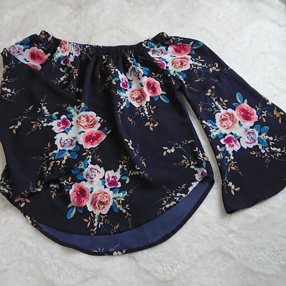 FLOWERY Bell sleeve, off the shoulder top - Picture 3 of 3